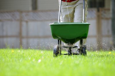 Promote Healthy Growth of Your Lawn with Fertilizing Service!